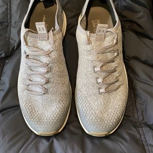 Tennis Shoes - Under Armour - size 8